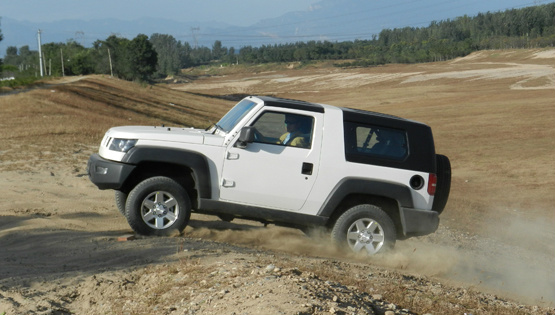 战狼2越野车bj40,战狼2吴京驾bj40