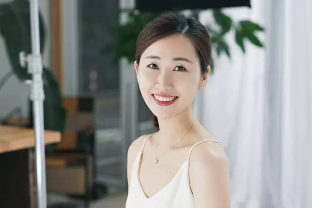 整牙戴的粉色的牙套,整牙给人带来的变化