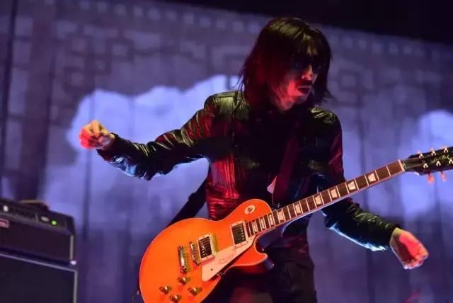 谢天笑我无法拥抱你,谢天笑消失在黑夜里