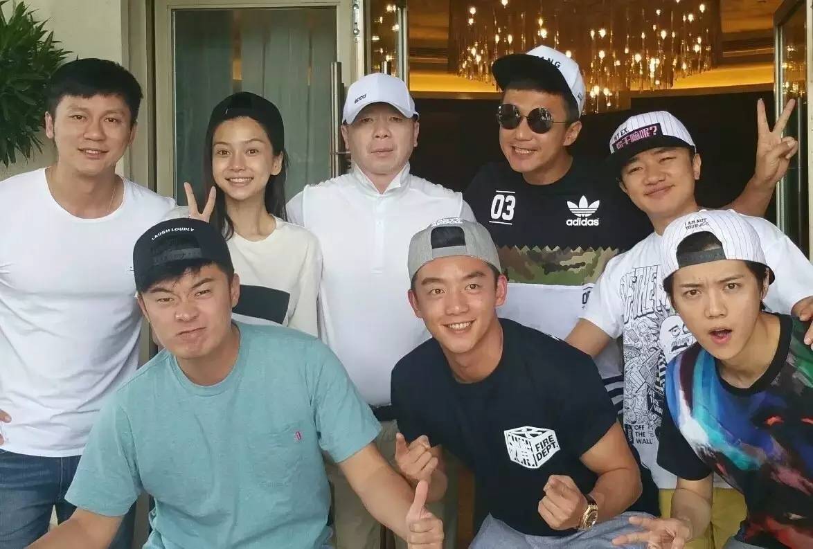 哈哈哈*靠我**一瓶素颜霜骗到了现任男票，他还一直以为我真素颜