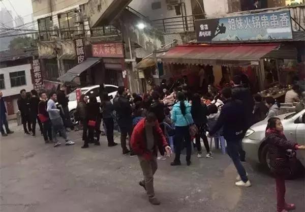 排队3个小时只为这顿网红火锅,单日排队8万人的火锅