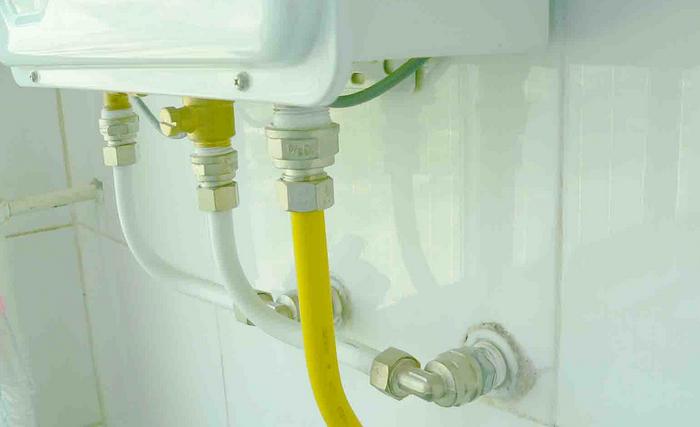 热水器水管进水处漏水怎么修补,热水器水管漏水怎么办需要多少钱