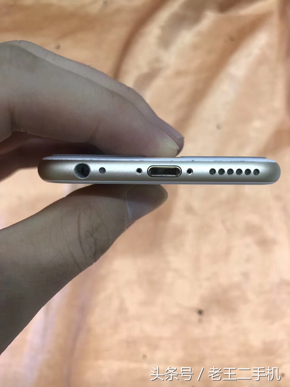 老王，我昨天淘了部64g的iPhone7，美滋滋