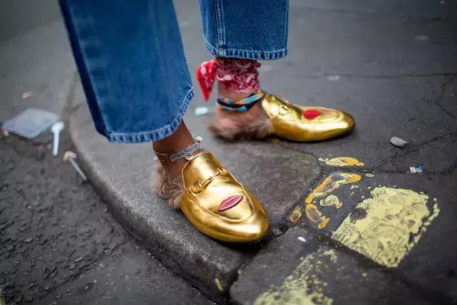 好想穿拖鞋上班~这里为你挑好了十几双！