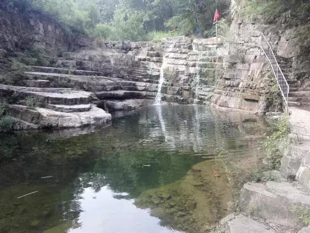 距京160公里,山水面积达5km²,双泉汇流誉为“十里画廊”