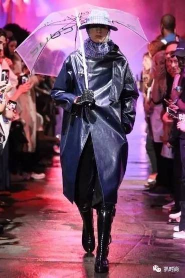 当下男装流行款式,男装宽松百慕大短裤流行趋势