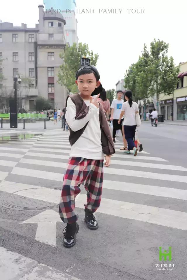 中山大道潮童街拍：很萌很酷很厉害，还会耍宝！