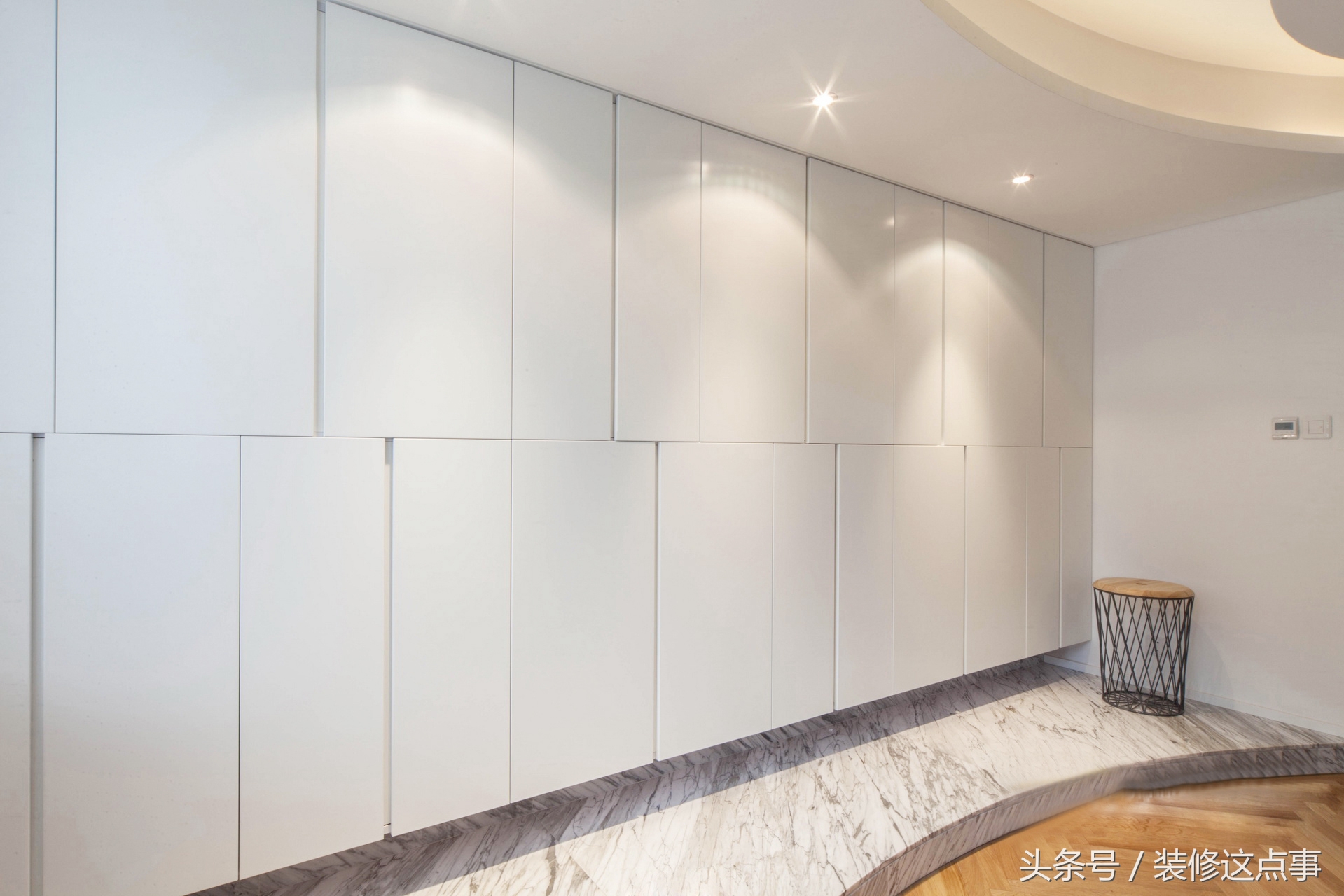 客厅吊顶便宜又好看效果图,经典南北通透两居室装修吊顶