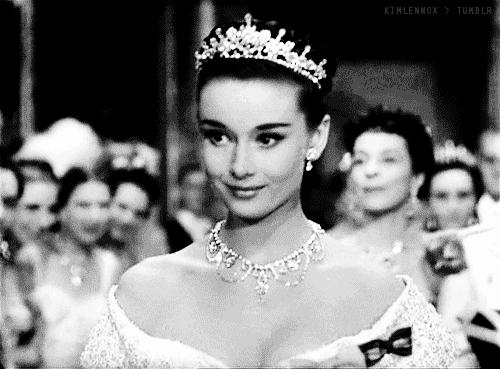 美甲饰品掉色了怎么办,美甲上的珍珠饰品掉色了怎么办