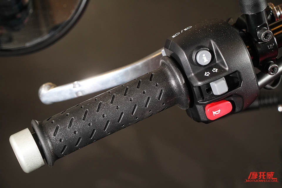 凯旋bonneville1200,凯旋bonneville红色