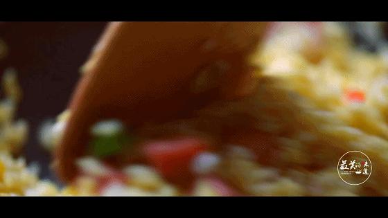 黄金虾仁炒饭视频,黄金虾仁炒饭