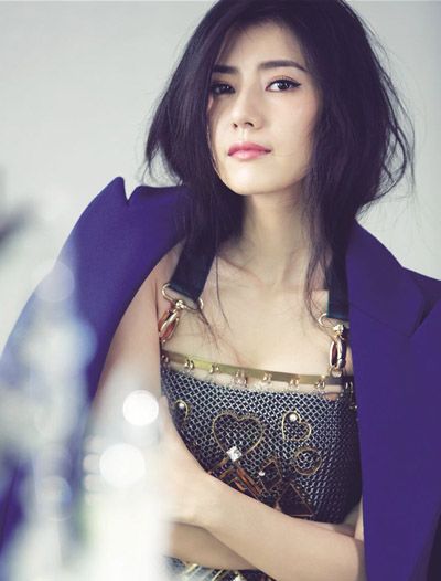 脸大卷发发型女2020流行发型40岁,脸大弄什么短发好看