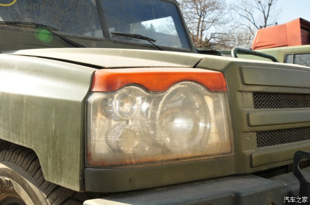 北汽军用勇士视频,国产伞兵突击车越野视频