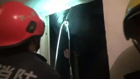 小区电梯20楼坠落致一人死亡,公寓电梯急坠男子当场被夹身亡