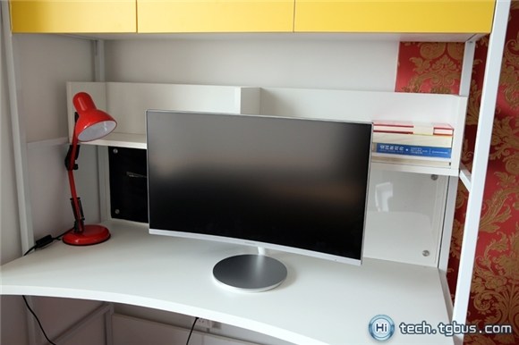 三星27寸曲面显示器效果好吗,三星显示器24和27曲面哪个好