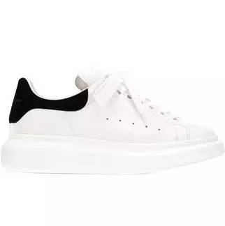 贝嫂穿的鞋子,贝嫂的小白鞋