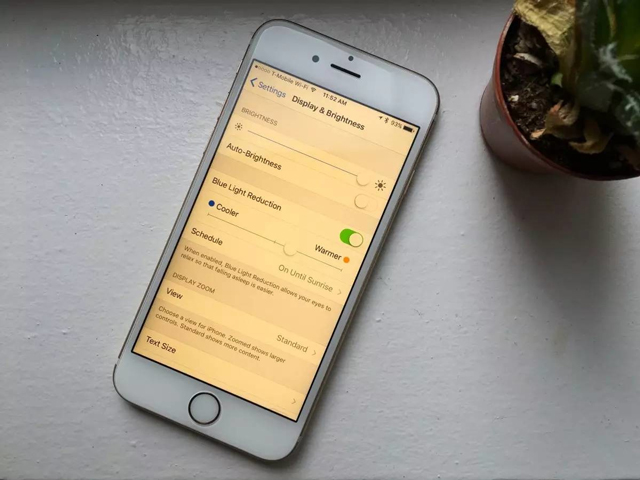 手机贴膜蓝光膜与钢化膜,买手机给膜吗