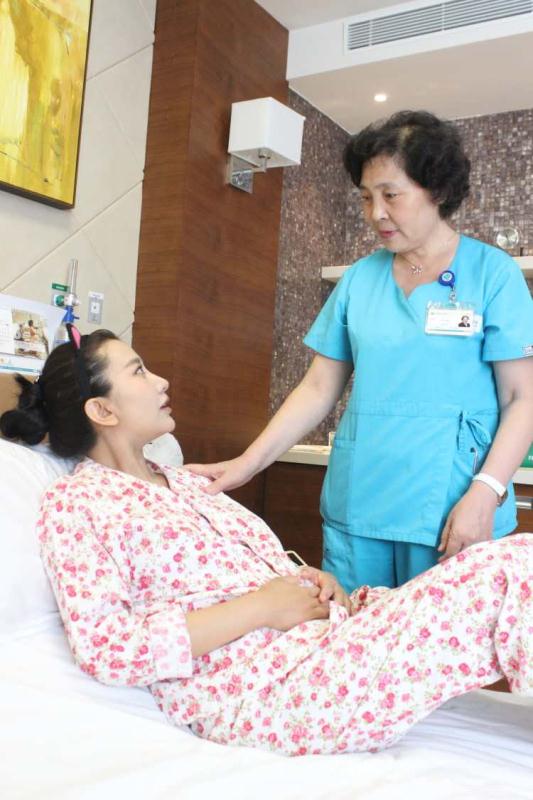 安琪儿吴静获妇产科奥斯卡，全国仅20余人