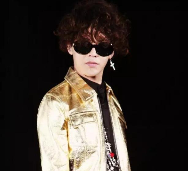 权志龙身材大变样,权志龙这么矮为什么穿衣好看