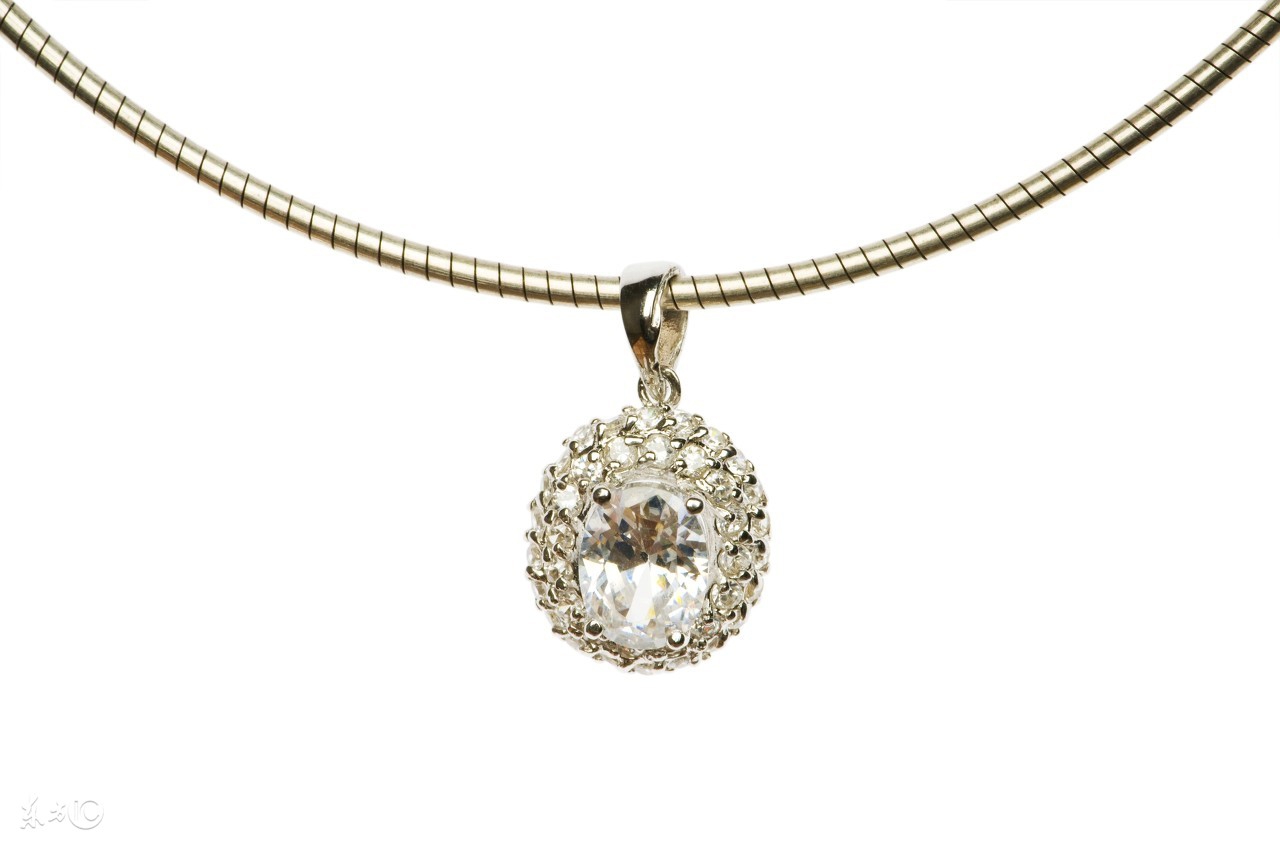 银饰变黑用漂白液可以吗,银饰变黑是因为身体不好吗