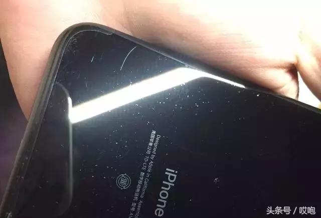 苹果手机不贴膜有什么影响,苹果13手机要不要贴膜