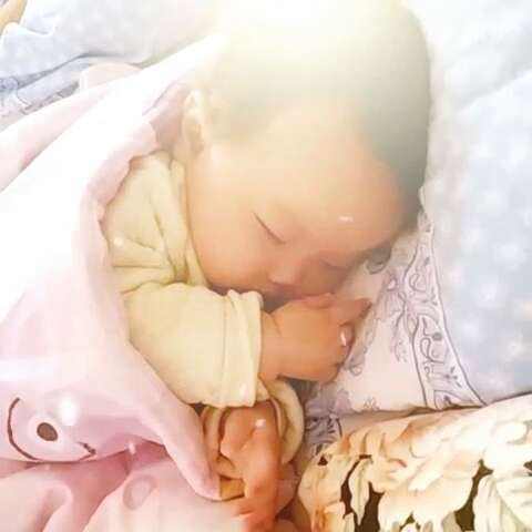 两岁宝宝入睡困难翻来覆去睡不着,宝宝每晚4点醒来睡不着怎么回事