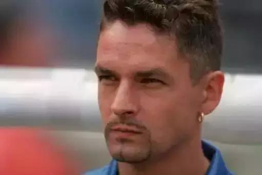 足球狗谈恋爱,足球狗不配拥有爱情吗