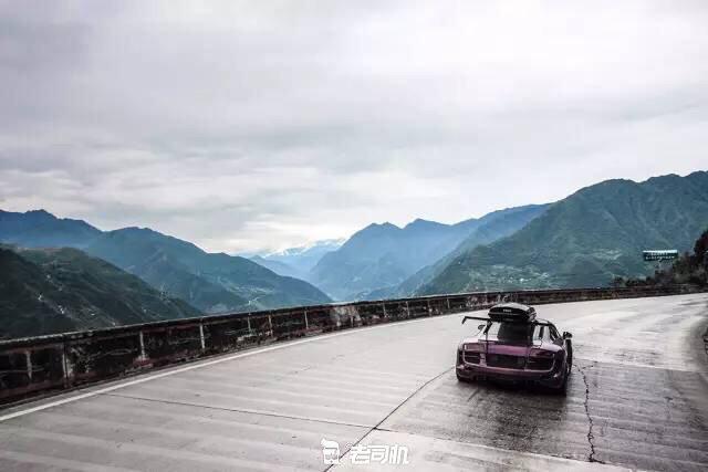 开辆超跑去*藏西**！最后看看几百万的奥迪R8破成啥样了？