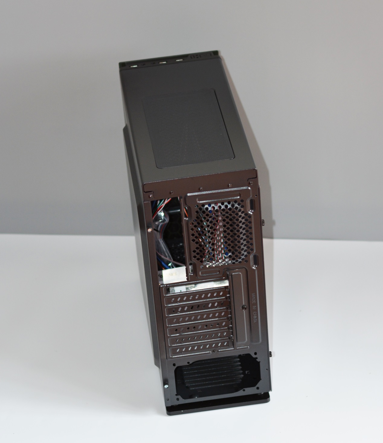 炫酷电竞游戏机箱哪家强,炫酷电竞游戏电脑机箱推荐