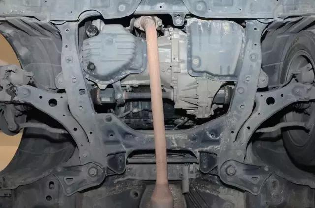 12.6万公里的凯美瑞，底盘还能如此干爽，怪不得保值率那么高