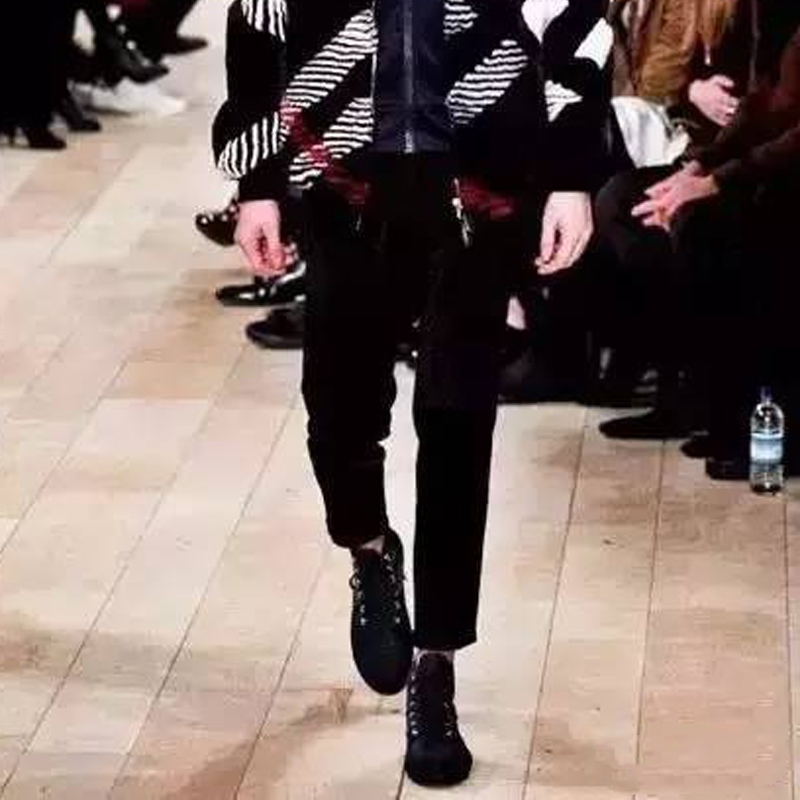 好看又时尚的小白鞋,好看又潮流的小白鞋