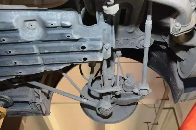 12.6万公里的凯美瑞，底盘还能如此干爽，怪不得保值率那么高