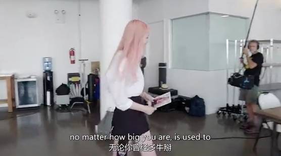 奚梦瑶刘雯维密粉色合照,上海维密秀何穗刘雯奚梦瑶