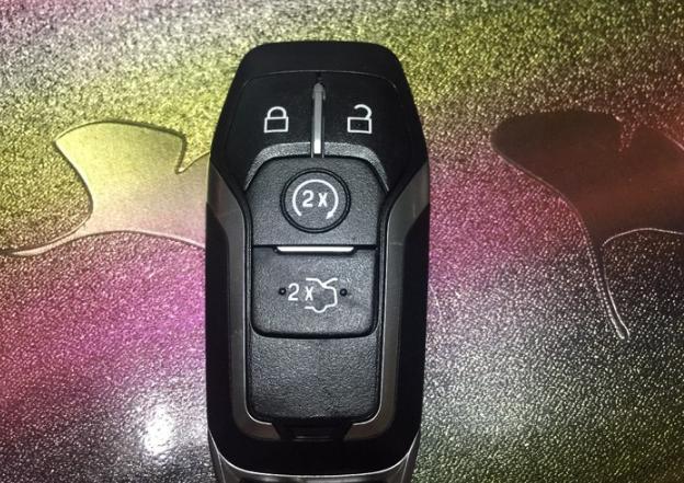 为什么觉得迈腾比奥迪a6l空间大,奥迪a6l和迈腾330豪华对比