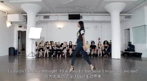 奚梦瑶刘雯维密粉色合照,上海维密秀何穗刘雯奚梦瑶