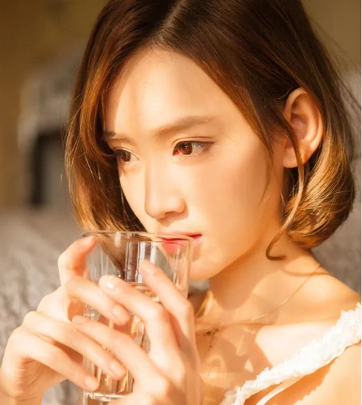 眼窝凹陷要怎么才能好看,眼睛一到下午上眼窝凹陷咋回事