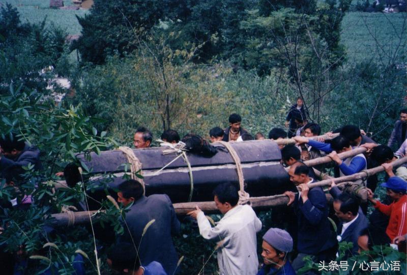棺材为什么会越抬越重,抬棺材为什么有时候好重