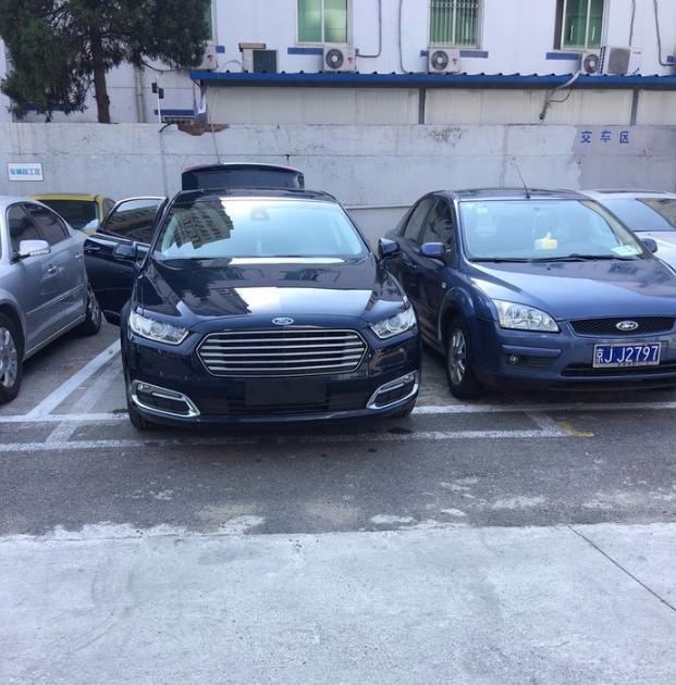 为什么觉得迈腾比奥迪a6l空间大,奥迪a6l和迈腾330豪华对比