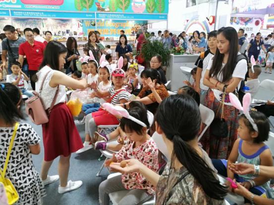 读团圆故事品传统文化:《中秋节》新书在京发布