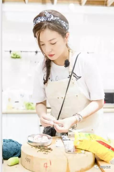 赵薇中餐厅编发,赵薇中餐厅编发视频