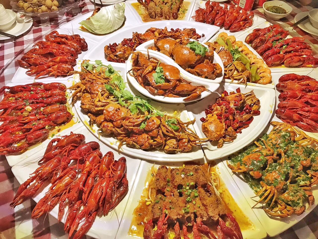 5年来它是棠下最火的宵夜店，16大盘虾蟹满汉全席震撼朋友圈