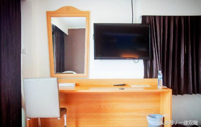 厕所内镜子摆放方向禁忌,穿衣镜子摆放位置禁忌