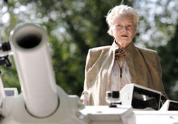 50岁娶鲜肉老公，74岁炮轰首相，每一天都作妖到闪闪发光！