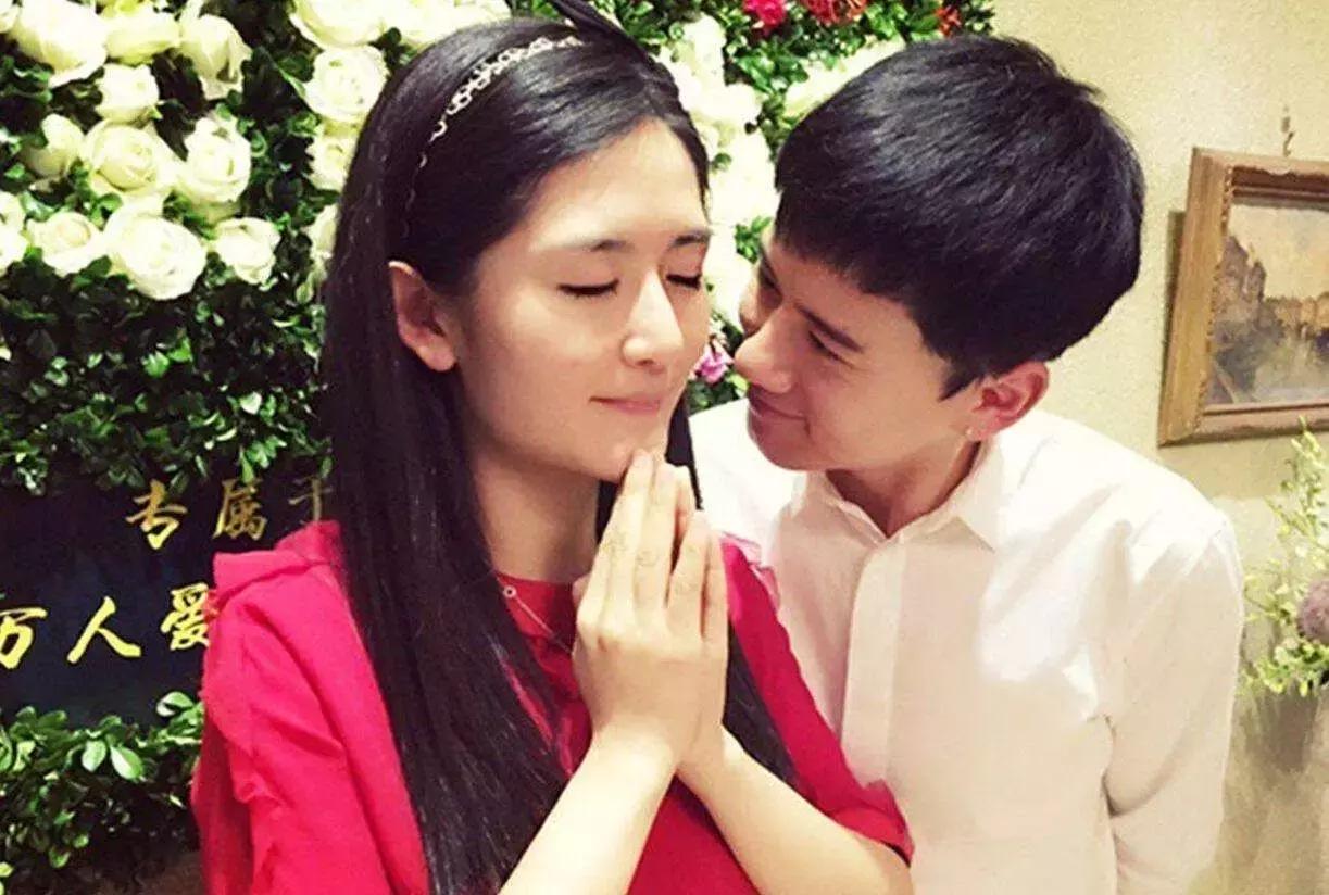 终于知道娱乐圈哪对CP爱撒狗粮了，隔着屏幕都闻到恋爱的酸臭味