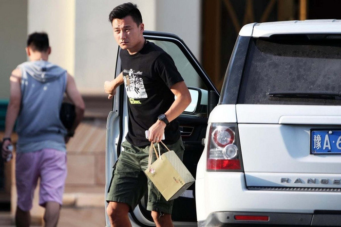 2021年国足座驾大盘点,国足豪车视频