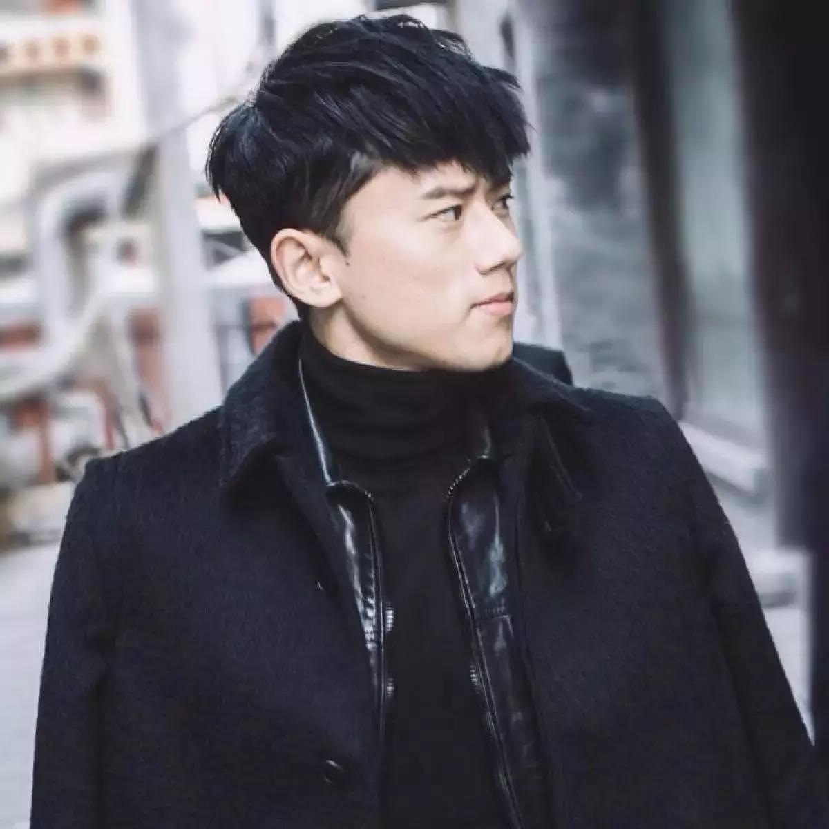 终于知道娱乐圈哪对CP爱撒狗粮了，隔着屏幕都闻到恋爱的酸臭味