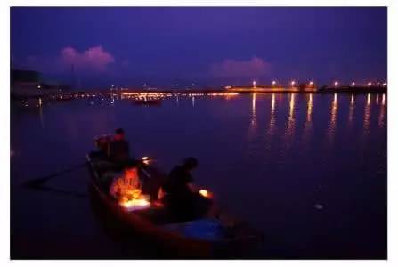 七月半放河灯民间说法,放河灯的习俗跟哪个节日有关