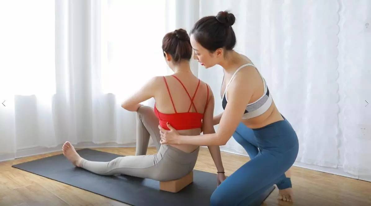 改善胸部下垂的床上动作,女性胸部下垂干瘪如何健身