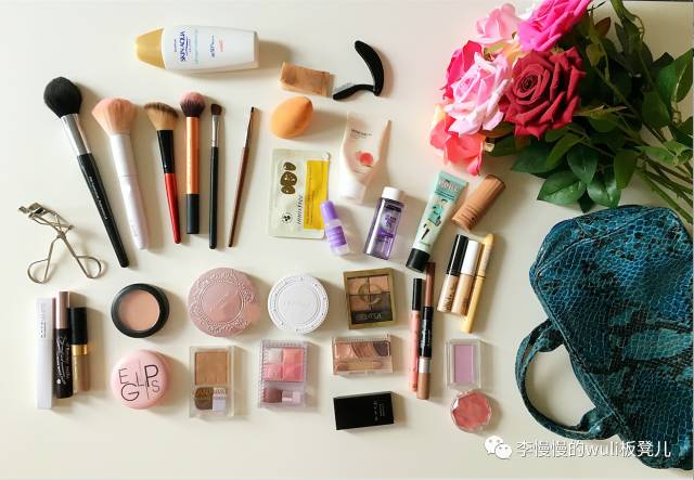 短途旅行我的化妆包里有什么 (出门旅行我的化妆包里都有什么)
