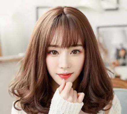 发际线低额头窄小脸适合什么发型,40岁小脸发型女2021流行发型